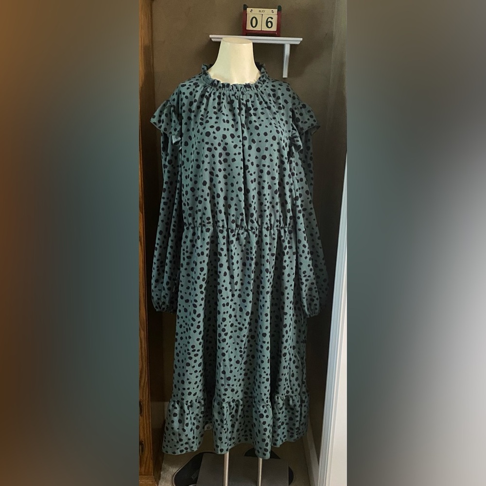 SHEIN Curve Green Spotted Dress Long Sleeves Ruffle Detail Women’s size 4XL